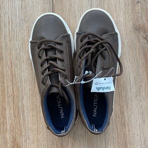 ❤️SOLD ❤️ Nautica shoes for kids Size 1. New I’m good condition.